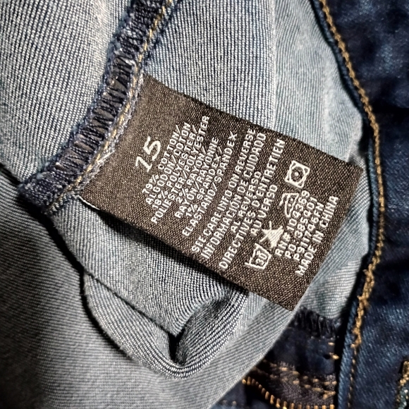 Fashion Nova High Waisted Flared Stretch Jeans - Dark Wash - Size 15 (31" Waist) - Picture 4 of 5